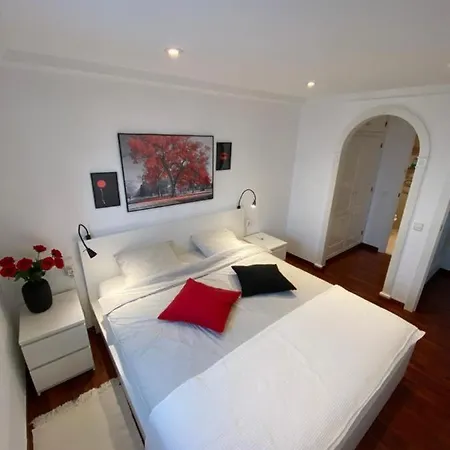 3 Chambres, Piscine Et Vue Apartment